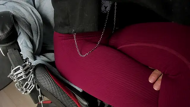 Snapshot of selene_red_ chatting on 10/16/25, 01:45 selene red  online show from 10/16/25, 01:45