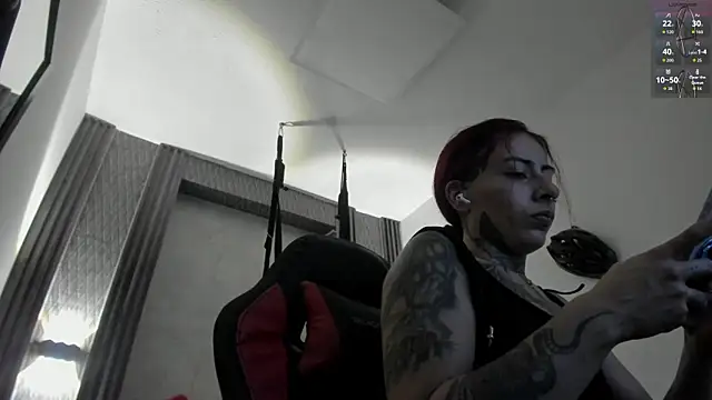 selene red  online show from 11/30/25, 04:44