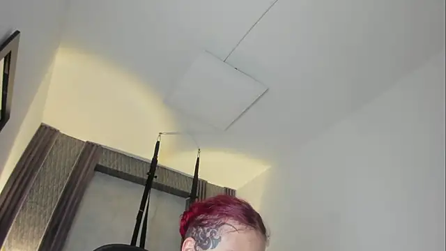 selene red  online show from 12/15/25, 03:49