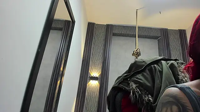 Snapshot of selene_red_ chatting on 06/19/26, 02:05 selene red online show from 06/19/26, 02:05