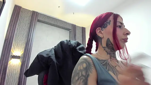 Snapshot of selene_red_ chatting on 06/28/26, 02:28 selene red online show from 06/28/26, 02:28