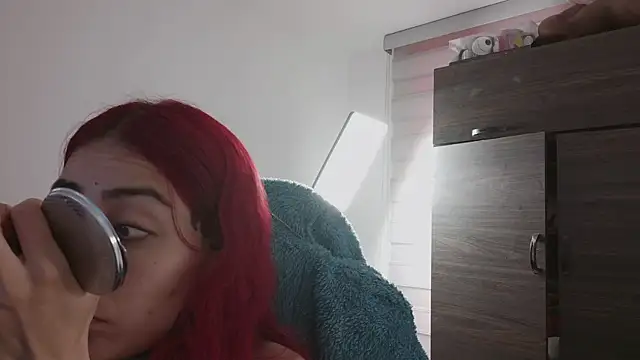Snapshot of selene_red_ chatting on 07/14/26, 02:12 selene red online show from 07/14/26, 02:12