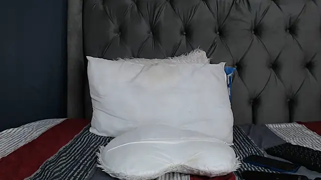 LOYAL SASHA online show from 12/14/25, 12:10