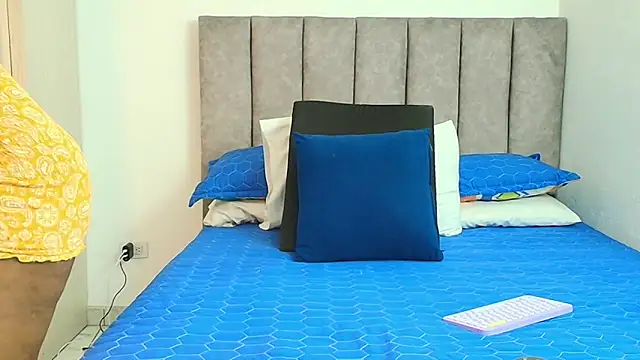 karina lewis  online show from 09/09/25, 04:01