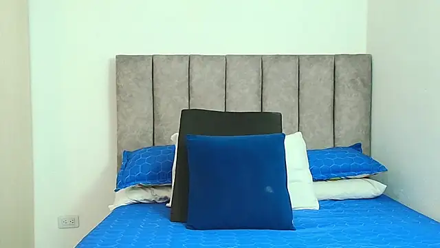 karina lewis  online show from 10/08/25, 03:48