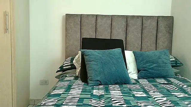 Snapshot of karina_lewis_ chatting on 02/17/26, 04:42 karina lewis online show from 02/17/26, 04:42