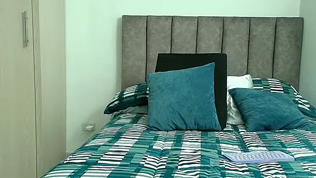 Snapshot of karina_lewis_ chatting on 02/20/26, 04:42 karina lewis online show from 02/20/26, 04:42