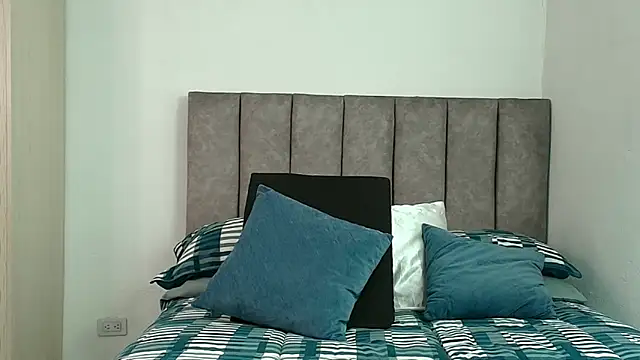 Snapshot of karina_lewis_ chatting on 02/25/26, 04:22 karina lewis online show from 02/25/26, 04:22