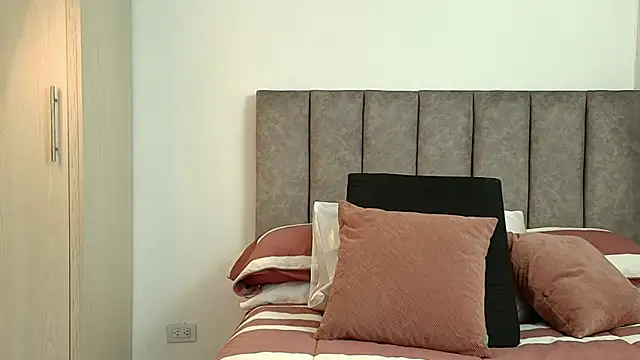 Snapshot of karina_lewis_ chatting on 04/15/26, 05:47 karina lewis online show from 04/15/26, 05:47