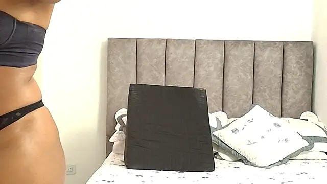 Snapshot of karina_lewis_ chatting on 07/19/26, 06:06 karina lewis online show from 07/19/26, 06:06