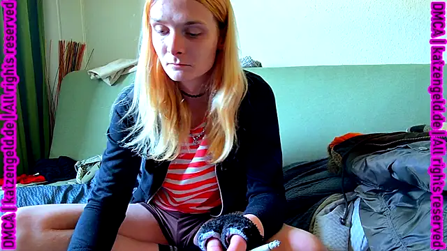 Snapshot of emma_neko chatting on 03/08/25, 12:20 emma neko online show from 03/08/25, 12:20