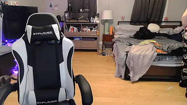 Snapshot of Elliewgfs chatting on 12/11/24, 02:41 Elliewgfs online show from 12/11/24, 02:41