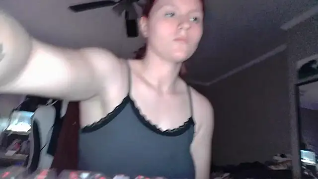 Snapshot of Elliewgfs chatting on 12/13/24, 11:17 Elliewgfs online show from 12/13/24, 11:17