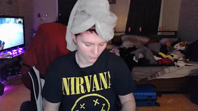 Snapshot of Elliewgfs chatting on 12/16/24, 01:31 Elliewgfs online show from 12/16/24, 01:31