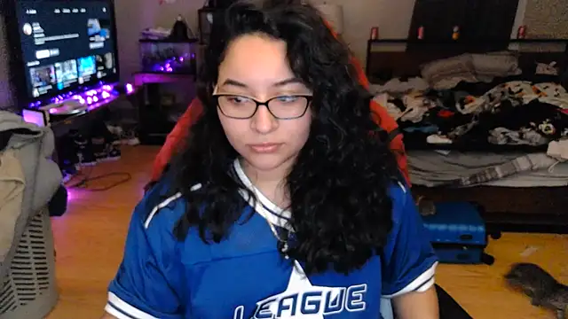 Snapshot of Elliewgfs chatting on 12/22/24, 02:28 Elliewgfs online show from 12/22/24, 02:28