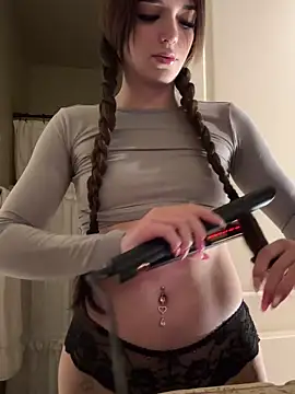 Snapshot of 18petitewhitegirl chatting on 01/16/25, 11:48 18petitewhitegirl online show from 01/16/25, 11:48