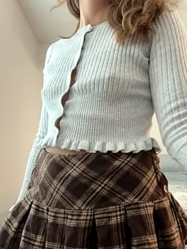 Snapshot of 18petitewhitegirl chatting on 10/17/25, 12:25 18petitewhitegirl online show from 10/17/25, 12:25