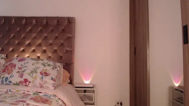 Roussmariehenao online show from 12/17/25, 03:51