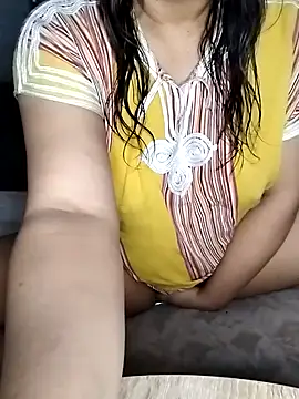 Snapshot of MarochienneAnissa chatting on 04/03/26, 07:28 MarochienneAnissa online show from 04/03/26, 07:28