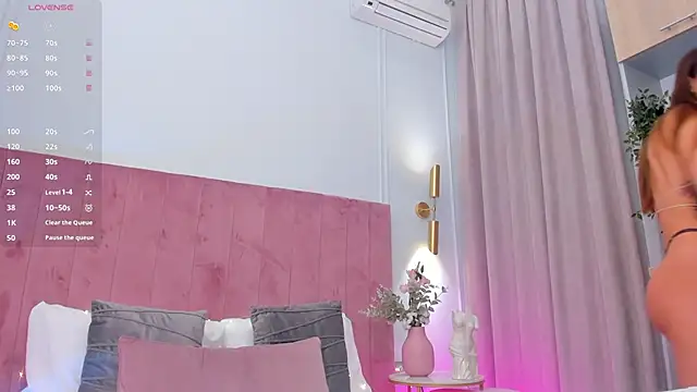 Snapshot of AprilWong chatting on 01/22/25, 06:20 AprilWong online show from 01/22/25, 06:20