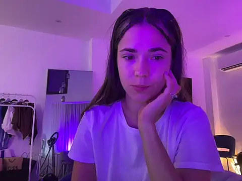 Mika Miller online show from 09/18/25, 05:42