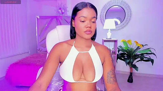 Snapshot of madisson_davon chatting on 12/23/24, 01:56 madisson davon online show from 12/23/24, 01:56