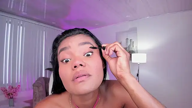 Snapshot of madisson_davon chatting on 01/12/25, 01:37 madisson davon online show from 01/12/25, 01:37