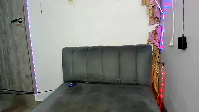 Lya-Kasandra online show from 12/04/25, 01:48