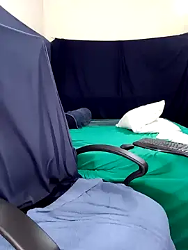 Snapshot of Midnight_Blossom chatting on 02/18/25, 12:37 Midnight Blossom online show from 02/18/25, 12:37