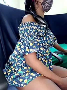 Snapshot of Midnight_Blossom chatting on 03/21/25, 09:23 Midnight Blossom online show from 03/21/25, 09:23