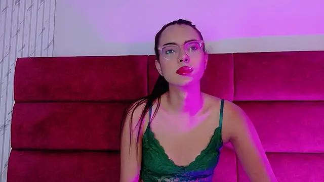 sara saenz99 online show from 12/03/25, 07:12