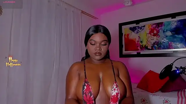 Snapshot of Scarlett_811 chatting on 10/20/25, 10:43 Scarlett 811 online show from 10/20/25, 10:43