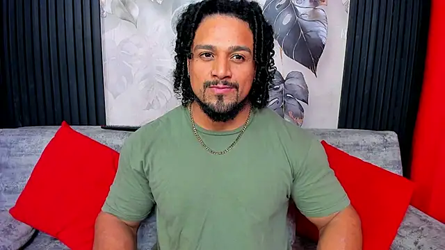 Snapshot of MikeEstevess chatting on 04/30/26, 02:40 MikeEstevess online show from 04/30/26, 02:40