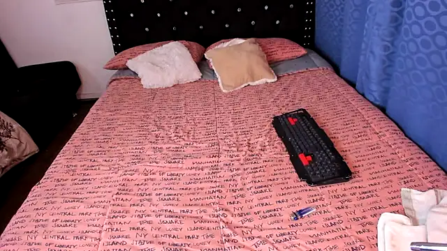 Snapshot of valerie_luxe_ chatting on 02/24/25, 02:19 valerie luxe  online show from 02/24/25, 02:19