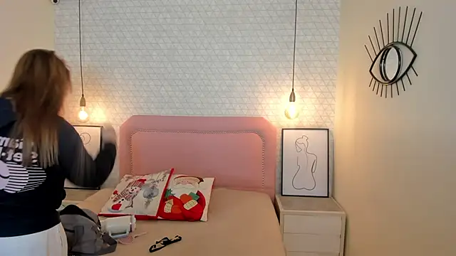 Kittytimberlake online show from 12/22/25, 12:24