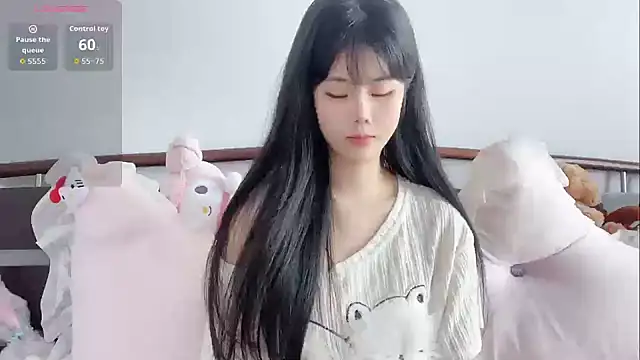 Qedgjwyz1 online show from 04/17/26, 10:51