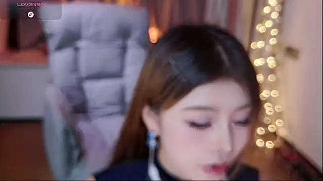 Momoever123456 online show from 10/13/25, 02:28