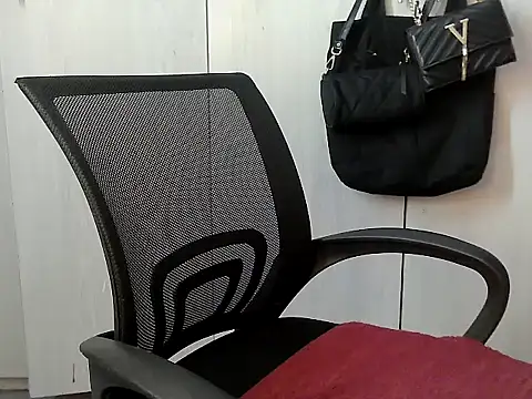 Snapshot of Destiny_Desire chatting on 09/26/25, 01:59 Destiny Desire online show from 09/26/25, 01:59