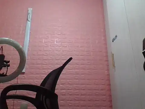 Snapshot of Destiny_Desire chatting on 10/14/25, 03:35 Destiny Desire online show from 10/14/25, 03:35