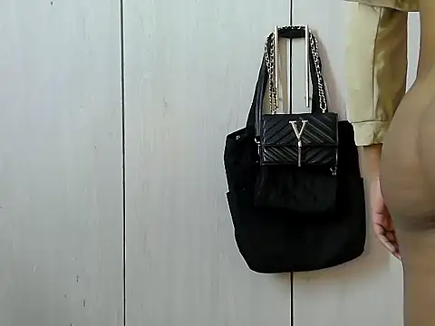 Snapshot of Destiny_Desire chatting on 10/23/25, 05:12 Destiny Desire online show from 10/23/25, 05:12