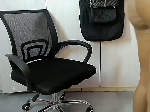 Snapshot of Destiny_Desire chatting on 10/25/25, 04:35 Destiny Desire online show from 10/25/25, 04:35