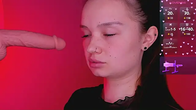 Snapshot of bitchpeace_ chatting on 04/16/26, 03:46 bitchpeace online show from 04/16/26, 03:46