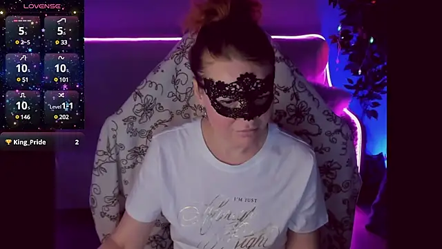 Snapshot of Sexy-Housewife chatting on 01/11/25, 04:14 Sexy-Housewife online show from 01/11/25, 04:14