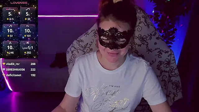 Snapshot of Sexy-Housewife chatting on 01/11/25, 10:18 Sexy-Housewife online show from 01/11/25, 10:18