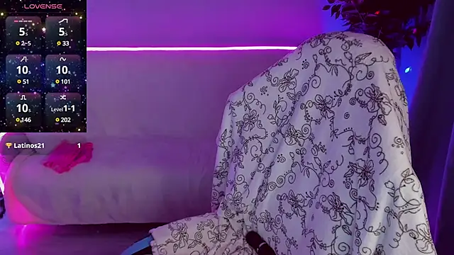 Snapshot of Sexy-Housewife chatting on 01/14/25, 04:29 Sexy-Housewife online show from 01/14/25, 04:29