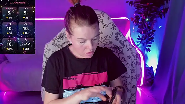 Snapshot of Sexy-Housewife chatting on 01/15/25, 02:35 Sexy-Housewife online show from 01/15/25, 02:35