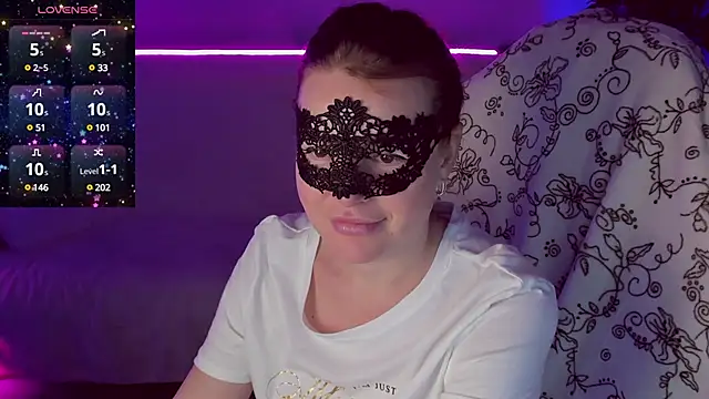 Snapshot of Sexy-Housewife chatting on 01/18/25, 06:45 Sexy-Housewife online show from 01/18/25, 06:45