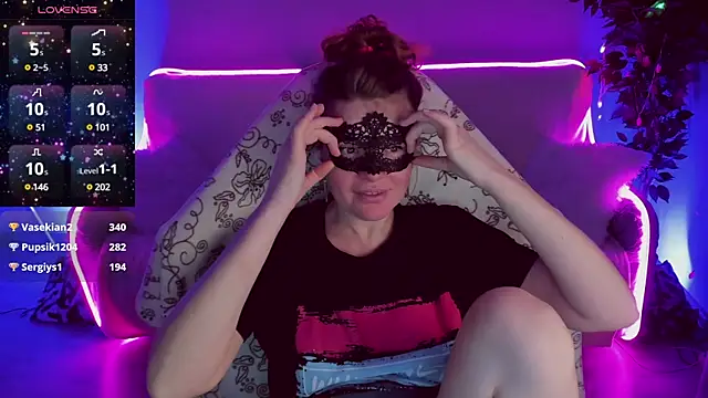 Snapshot of Sexy-Housewife chatting on 01/21/25, 04:10 Sexy-Housewife online show from 01/21/25, 04:10