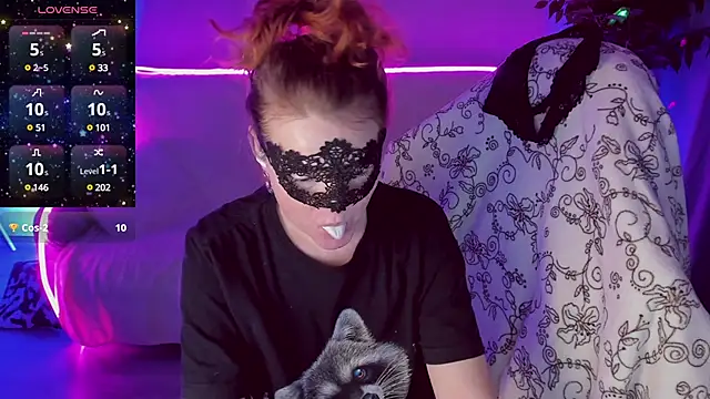 Snapshot of Sexy-Housewife chatting on 01/22/25, 07:45 Sexy-Housewife online show from 01/22/25, 07:45