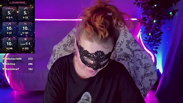 Snapshot of Sexy-Housewife chatting on 01/23/25, 01:51 Sexy-Housewife online show from 01/23/25, 01:51